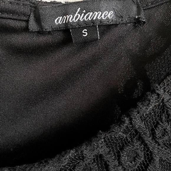 Floral Lace Shift Dress - Picture 3 of 3